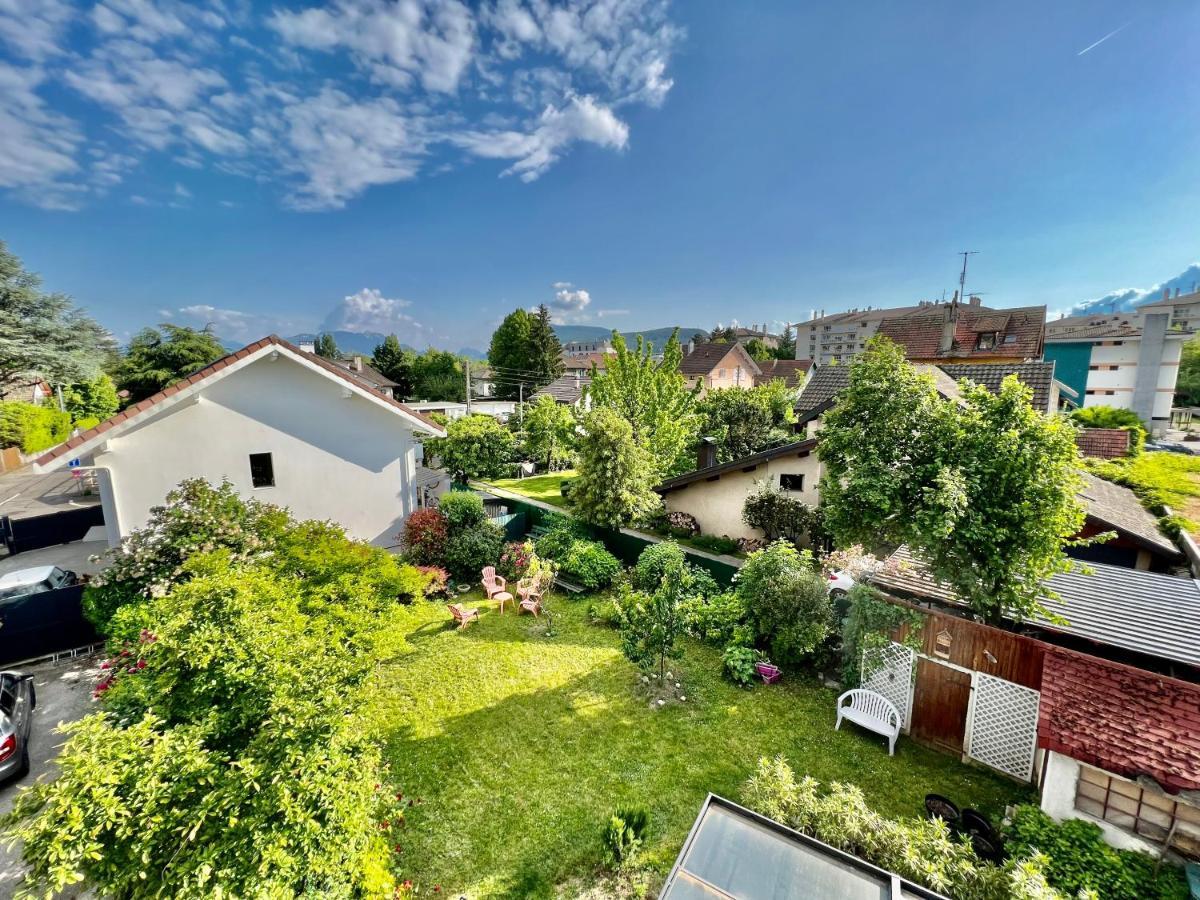 Un Peu Plus Pres Des Etoiles Annecy Exterior foto